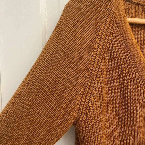 Center-Ruched V-Neck Sweater - Picture 2 of 5